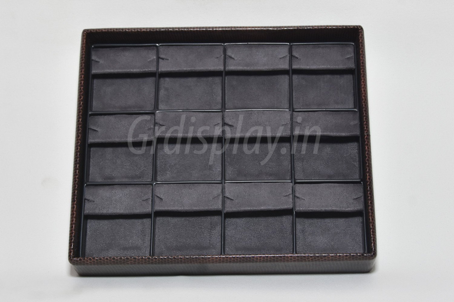 Loose Fitting, Plastic Tray with Customized Feature