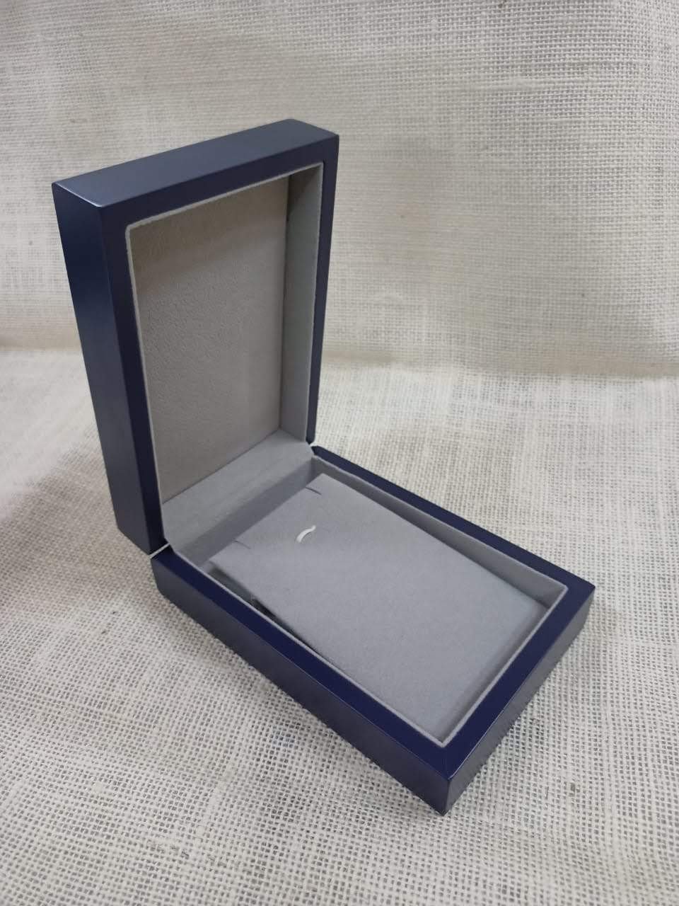 Chain & Pendant Box